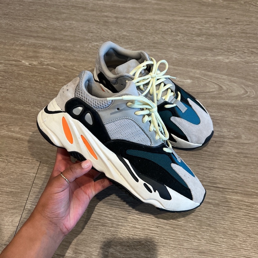 Adidas yeezy 700 wave runners